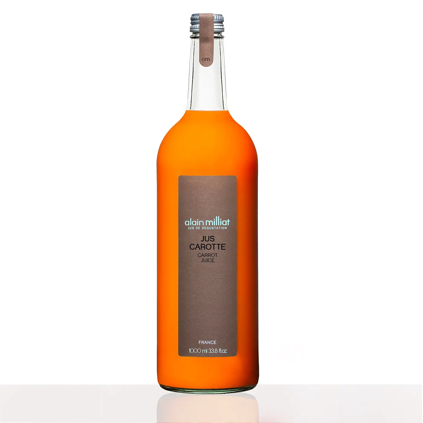 Bouteille de jus de carotte Alain Milliat 1L disponible chez Jardins d'Épicure, produit artisanal français idéal pour les dégustations et événements gastronomiques.