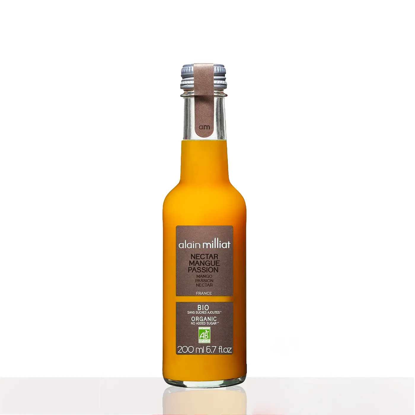 Mini-bouteille de nectar mangue passion Alain Milliat 200ml, disponible chez Jardins d'Épicure, un mélange exotique pour un plaisir intense.