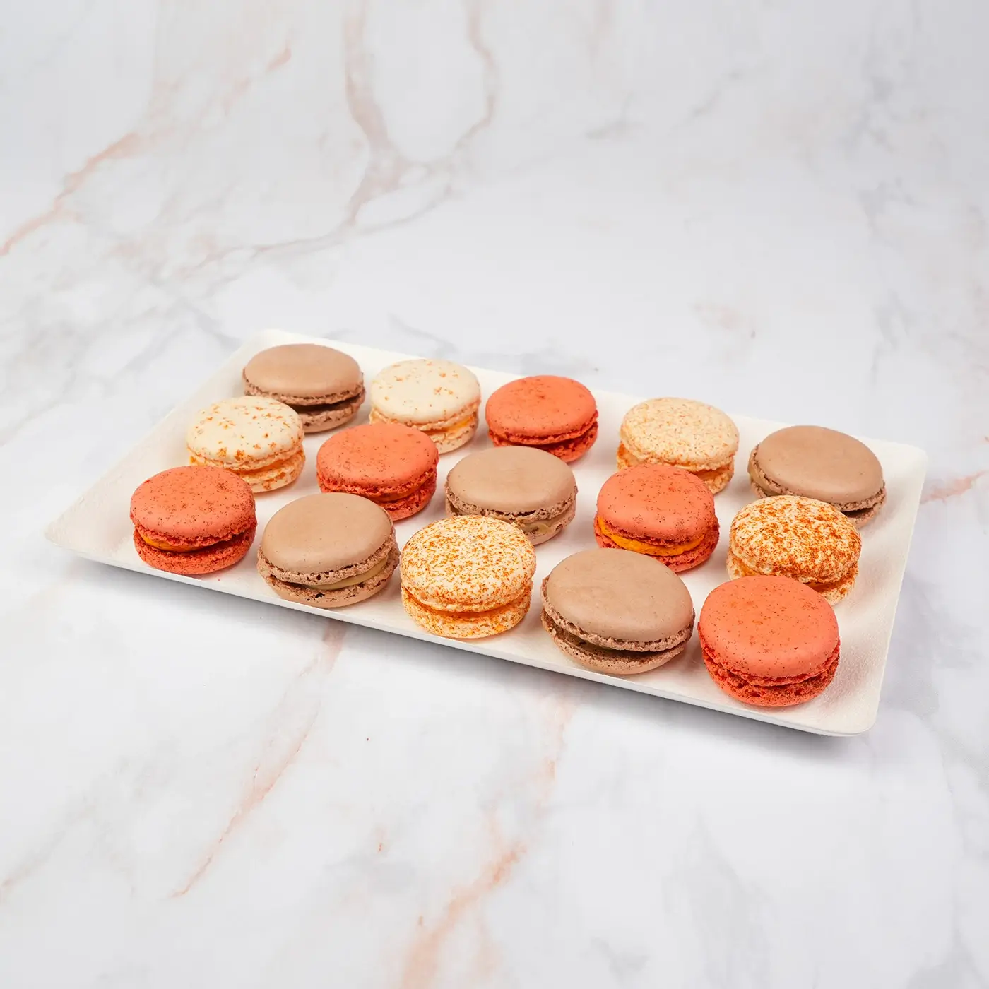 Plateau de 15 macarons salés – chèvre, foie gras, tomate basilic
