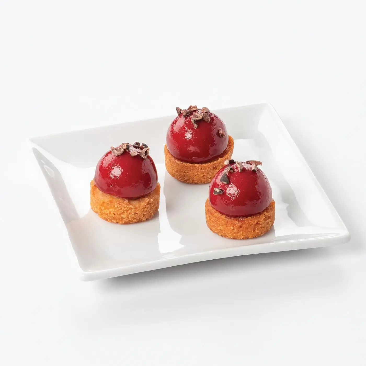 Mini dômes foie gras framboise et mangue présentés en plateau traiteur premium