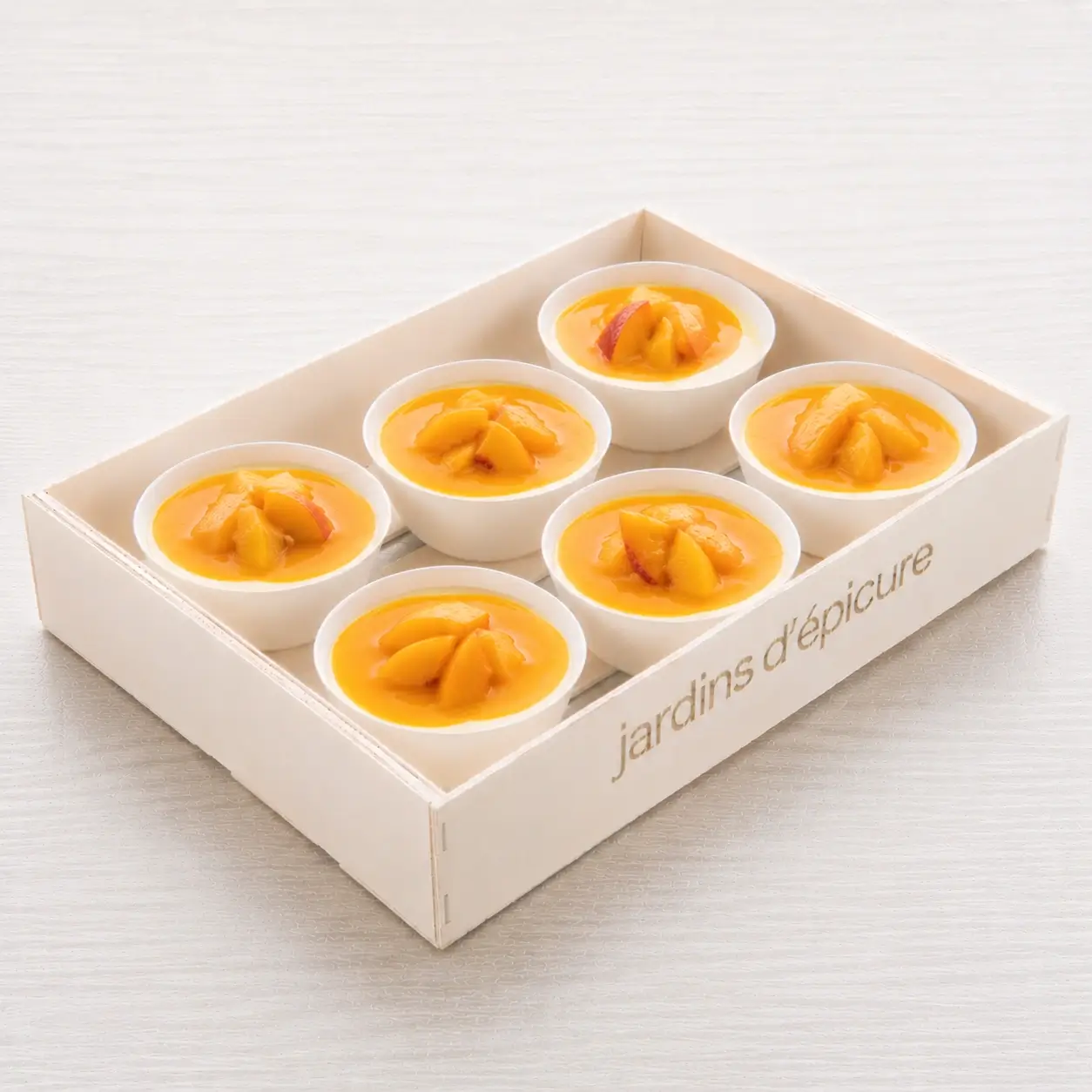 Plateau de 6 verrines panna cotta aux pêches pochées et coulis de pêche Les Jardins d’Épicure